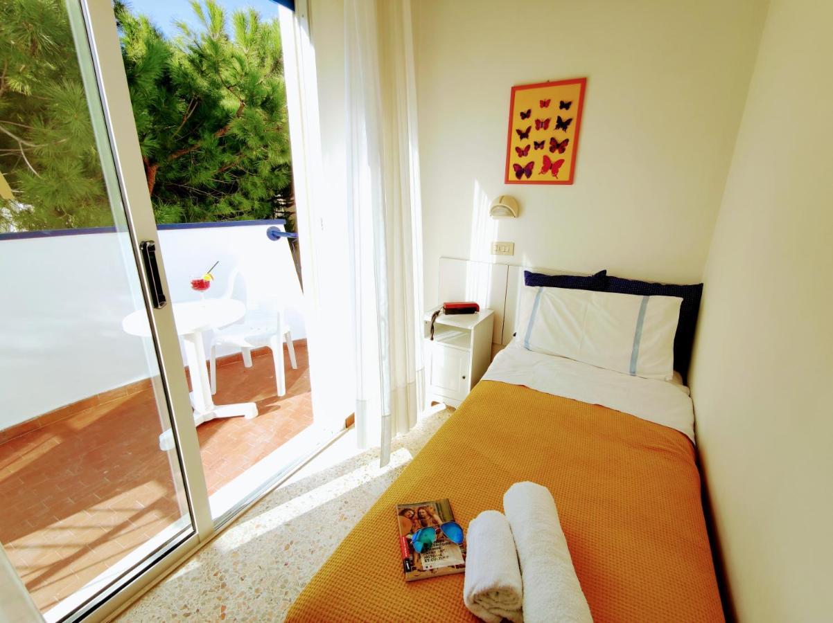 Hotel Adria B&B - Colazione Fino Alle 12 Misano Adriatico Exterior foto