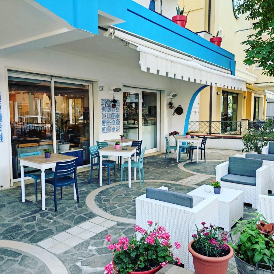 Hotel Adria B&B - Colazione Fino Alle 12 Misano Adriatico Exterior foto