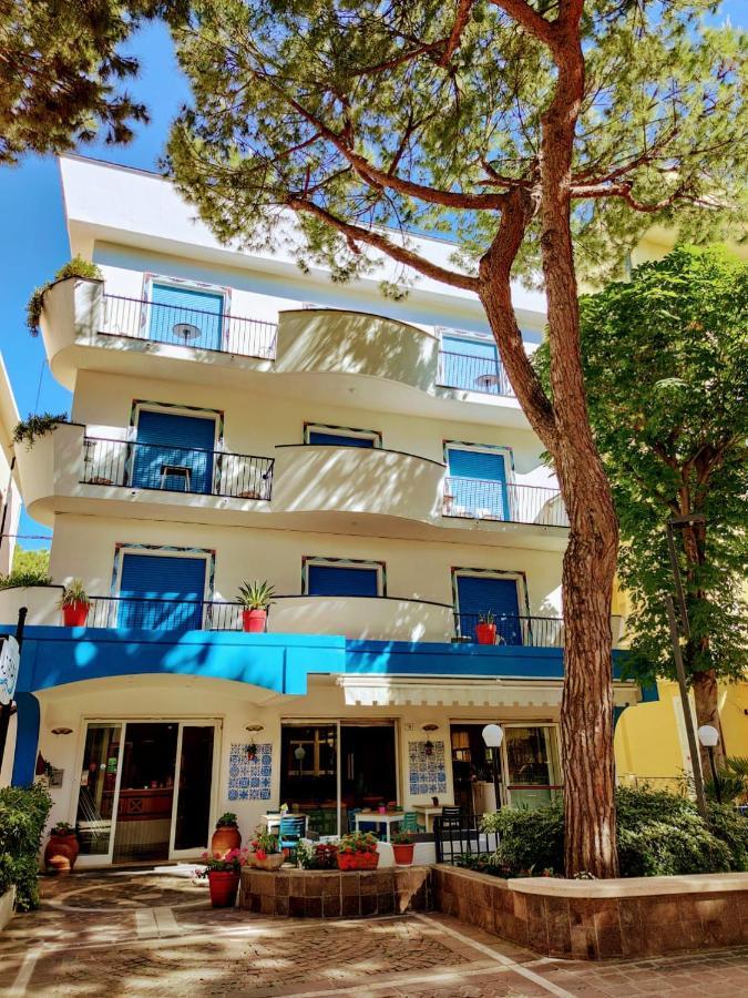 Hotel Adria B&B - Colazione Fino Alle 12 Misano Adriatico Exterior foto