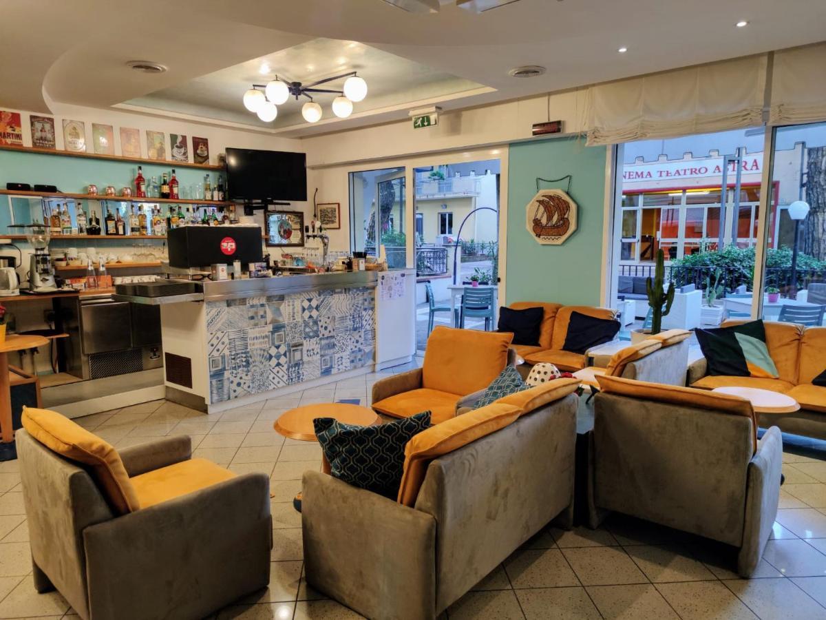 Hotel Adria B&B - Colazione Fino Alle 12 Misano Adriatico Exterior foto