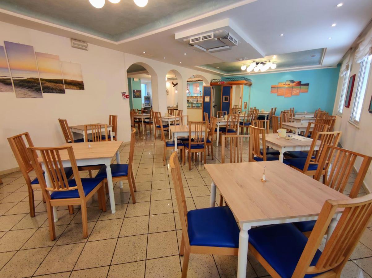 Hotel Adria B&B - Colazione Fino Alle 12 Misano Adriatico Exterior foto