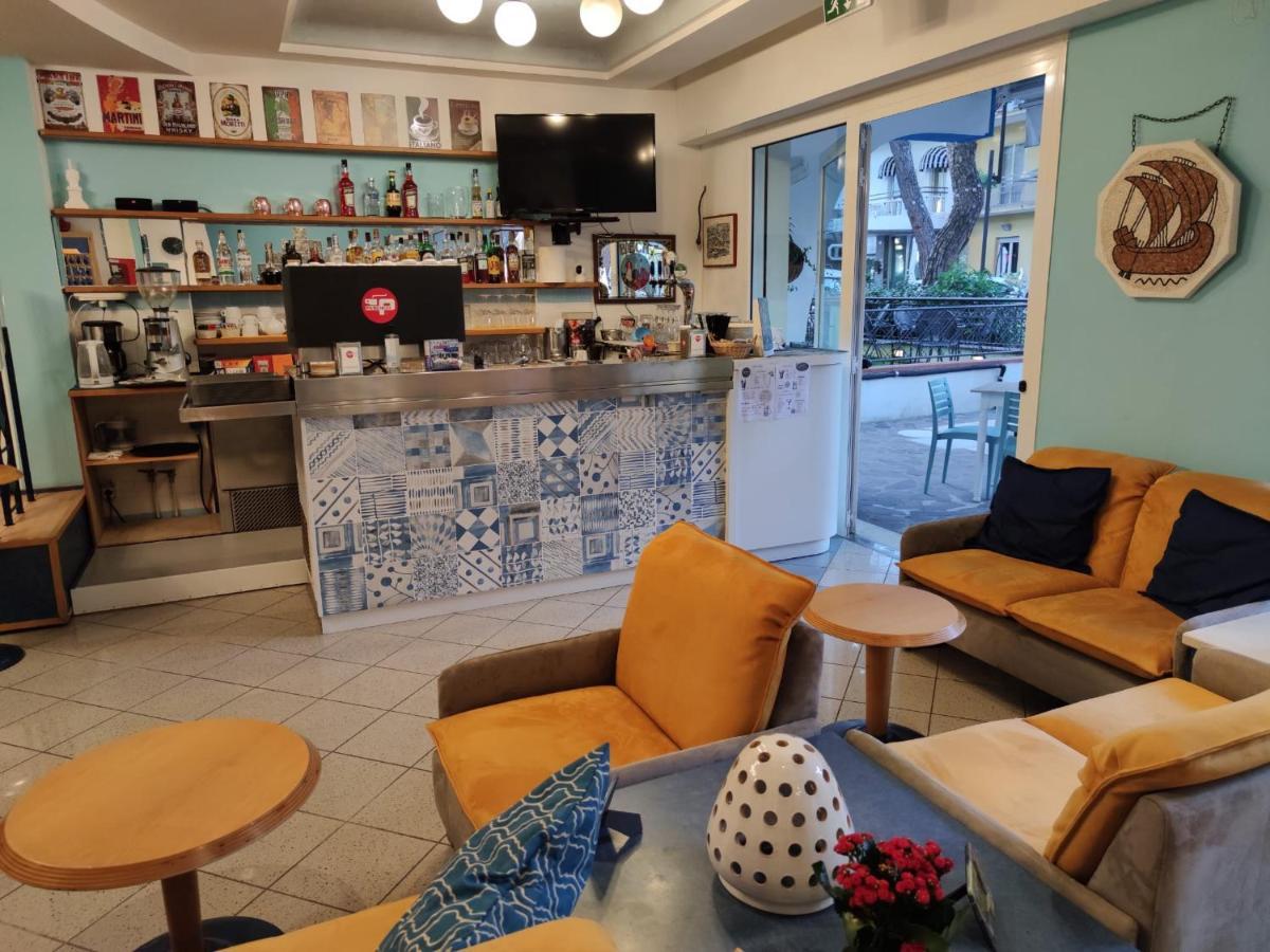 Hotel Adria B&B - Colazione Fino Alle 12 Misano Adriatico Exterior foto