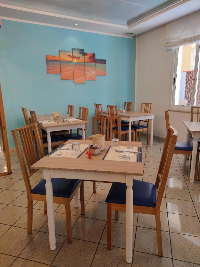 Hotel Adria B&B - Colazione Fino Alle 12 Misano Adriatico Exterior foto