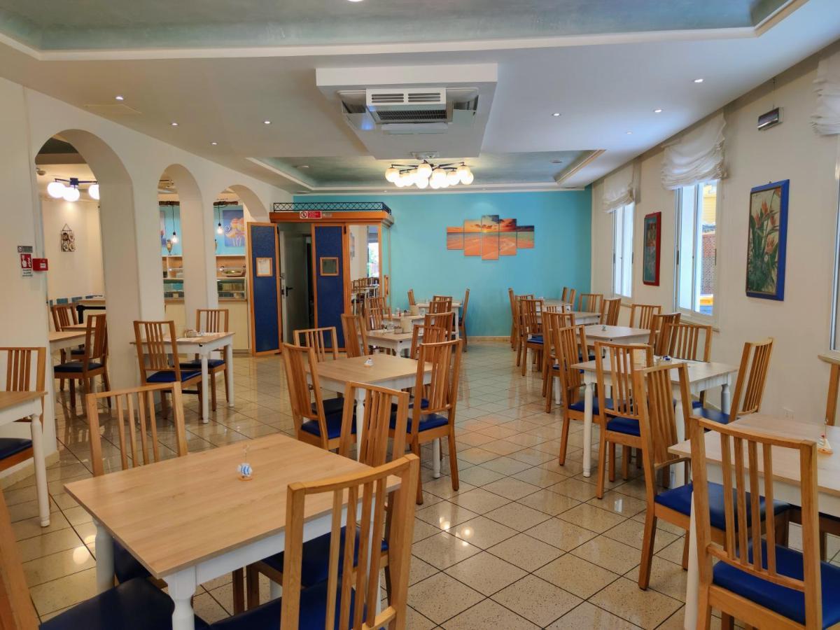 Hotel Adria B&B - Colazione Fino Alle 12 Misano Adriatico Exterior foto
