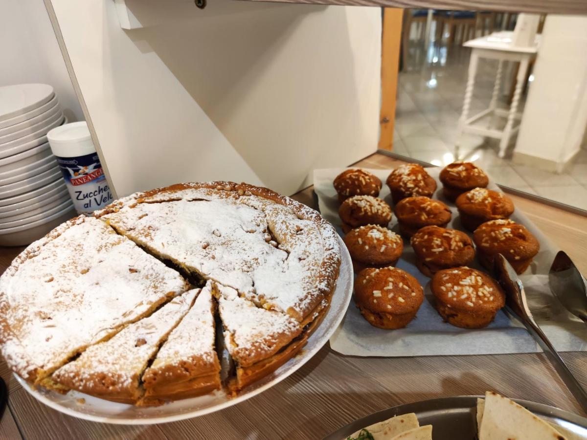 Hotel Adria B&B - Colazione Fino Alle 12 Misano Adriatico Exterior foto