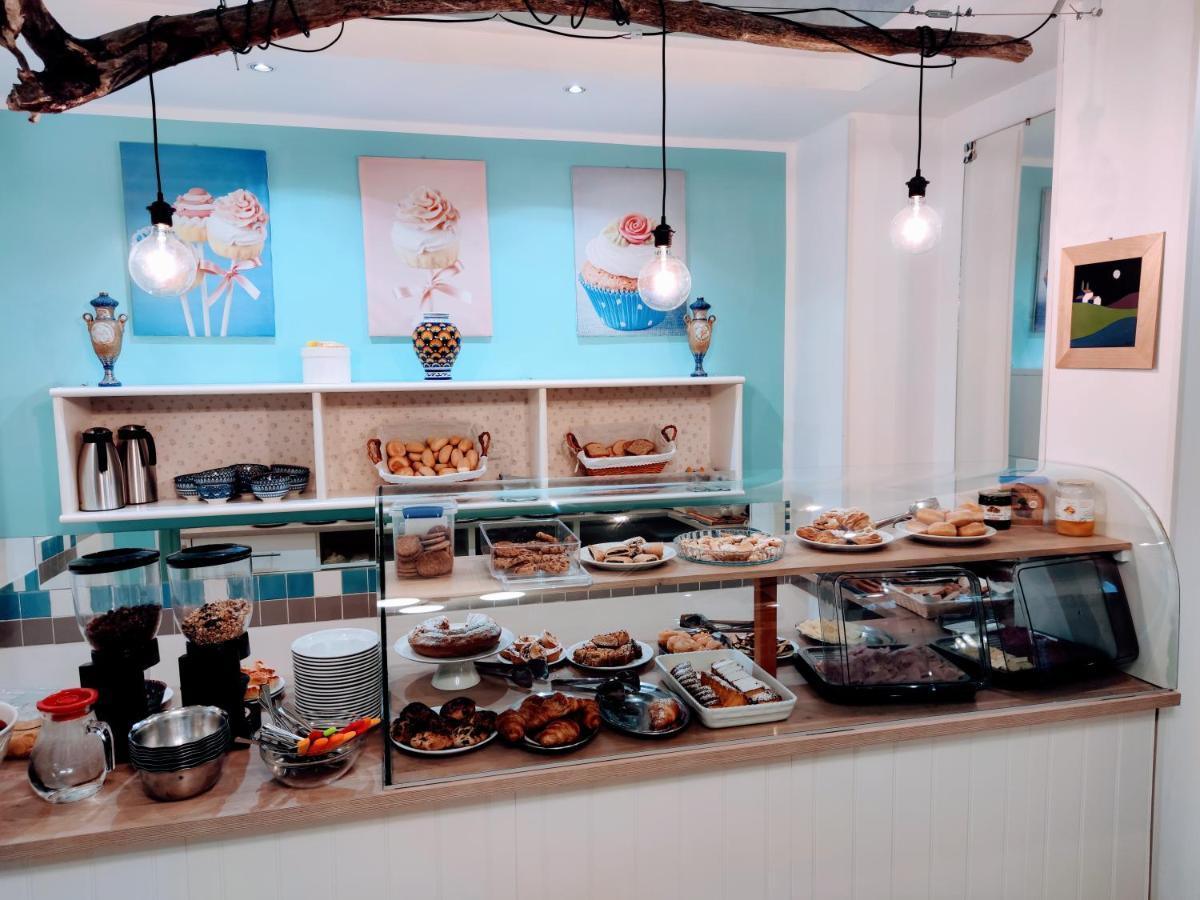 Hotel Adria B&B - Colazione Fino Alle 12 Misano Adriatico Exterior foto