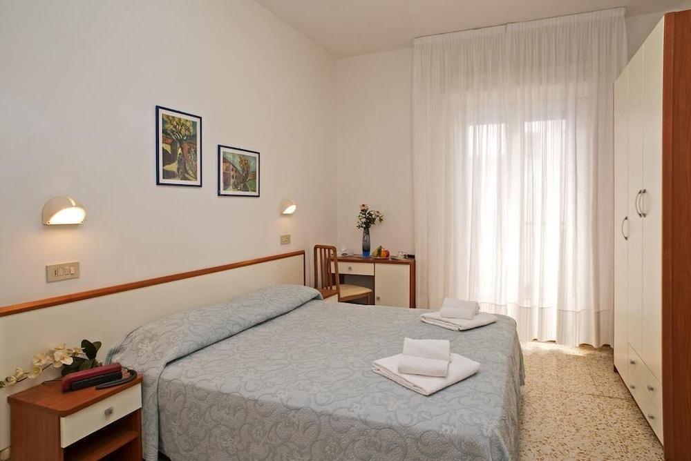 Hotel Adria B&B - Colazione Fino Alle 12 Misano Adriatico Exterior foto
