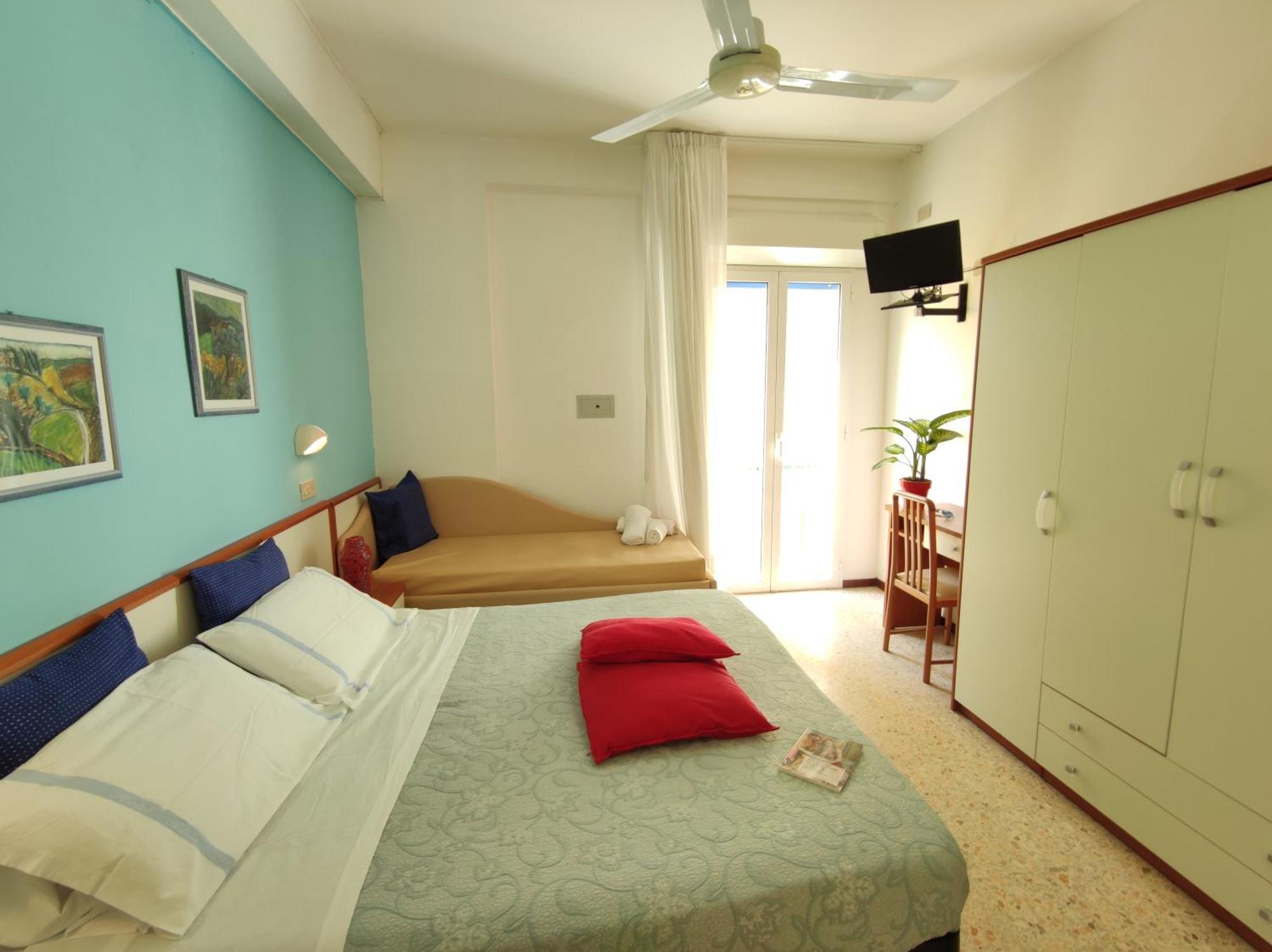 Hotel Adria B&B - Colazione Fino Alle 12 Misano Adriatico Quarto foto