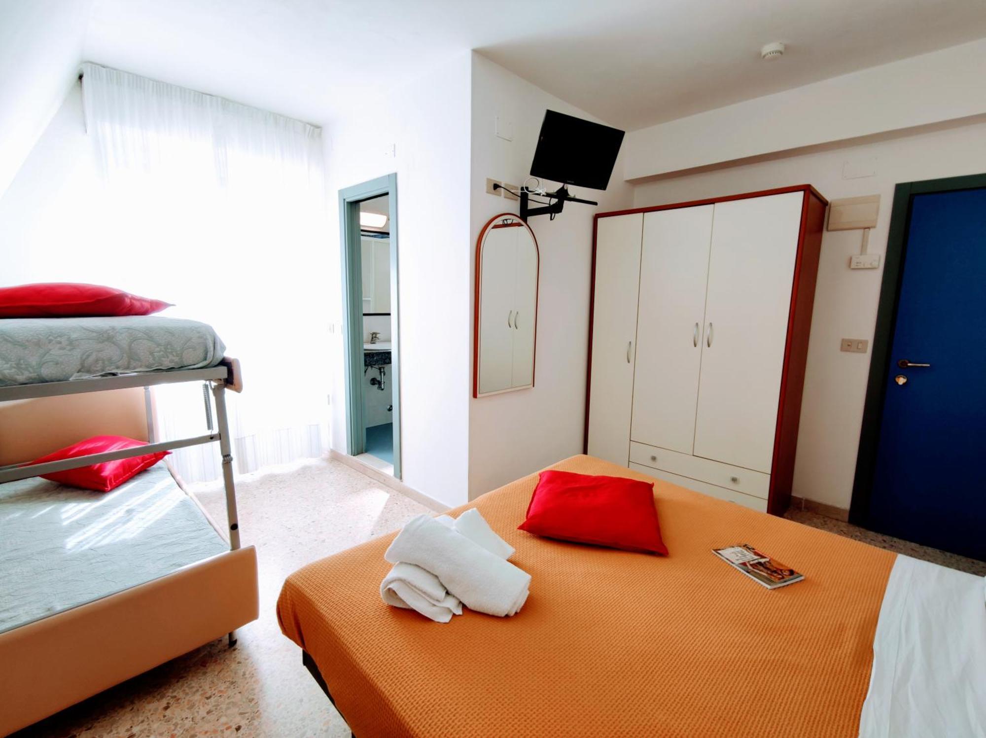 Hotel Adria B&B - Colazione Fino Alle 12 Misano Adriatico Quarto foto