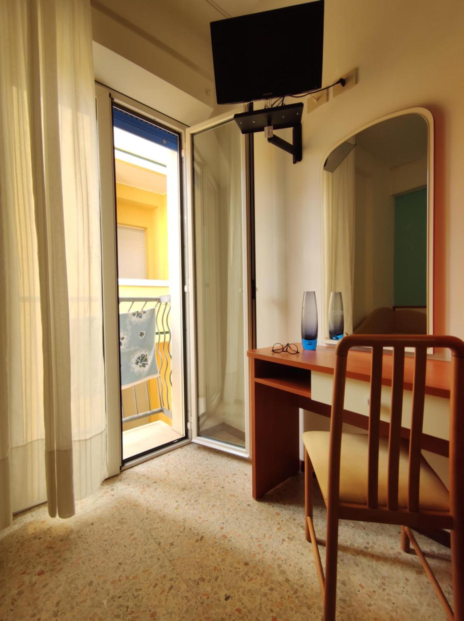 Hotel Adria B&B - Colazione Fino Alle 12 Misano Adriatico Quarto foto